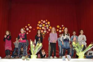 Praznovanje materinskega dne v Bočni 9